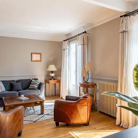 Fantin Latour - Beautiful And Bright Near Eiffel Tower Apartment